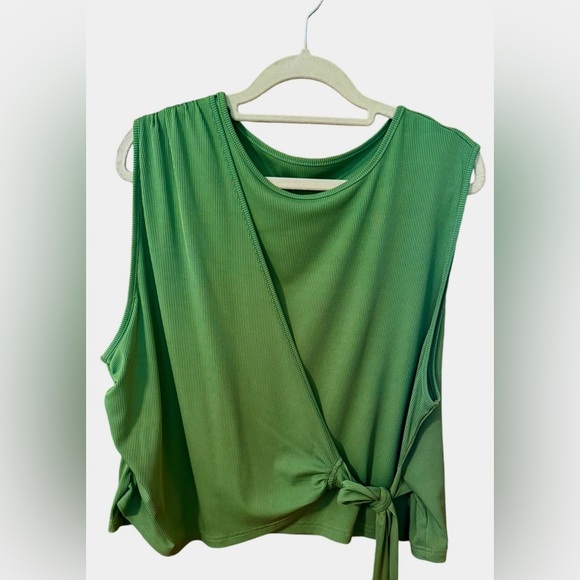 Two piece women’s plus sized bright green fun set!with side tie and wide legs! - Picture 3 of 5